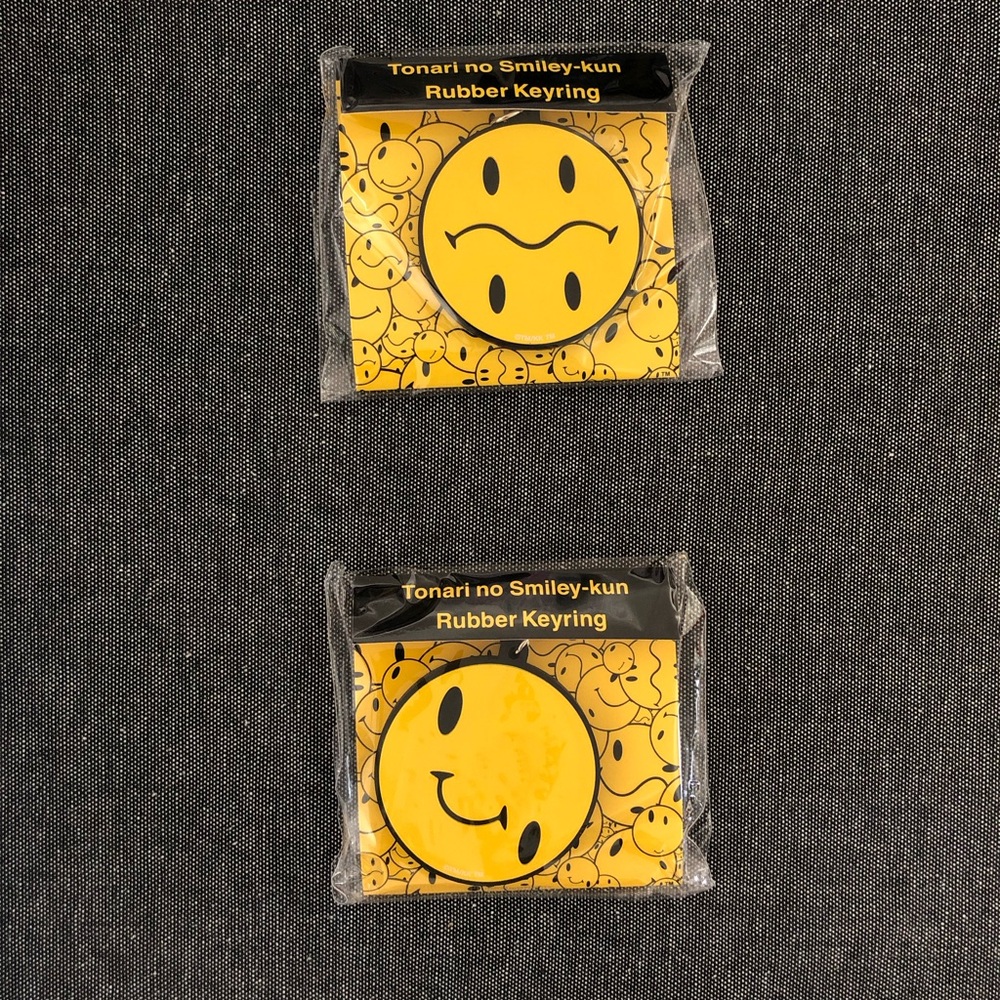 Takashi Murakami Tonari no Smiley-kun Rubber Keyring charm keychain Set of 2 NWT